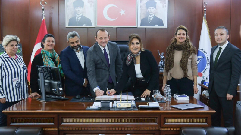 Başkan Yele Memurlar İçin Toplu Sözleşmeye İmza Attı