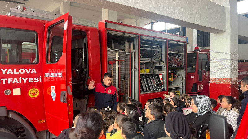 Yalova İtfaiyesinden Minik Öğrencilere Yangın Eğitimi