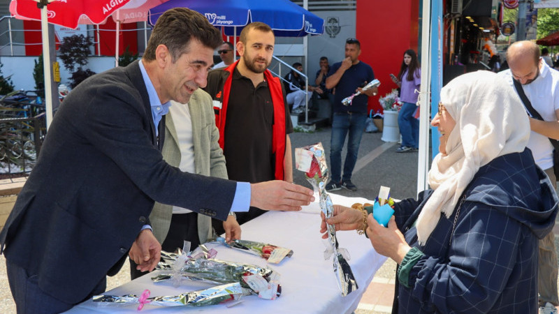 Annelere Çiçekler Yalova Belediyesi'nden