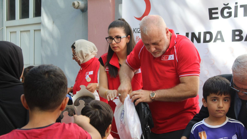 Kızılay'dan Öğrencilere Kırtasiye Şenliği