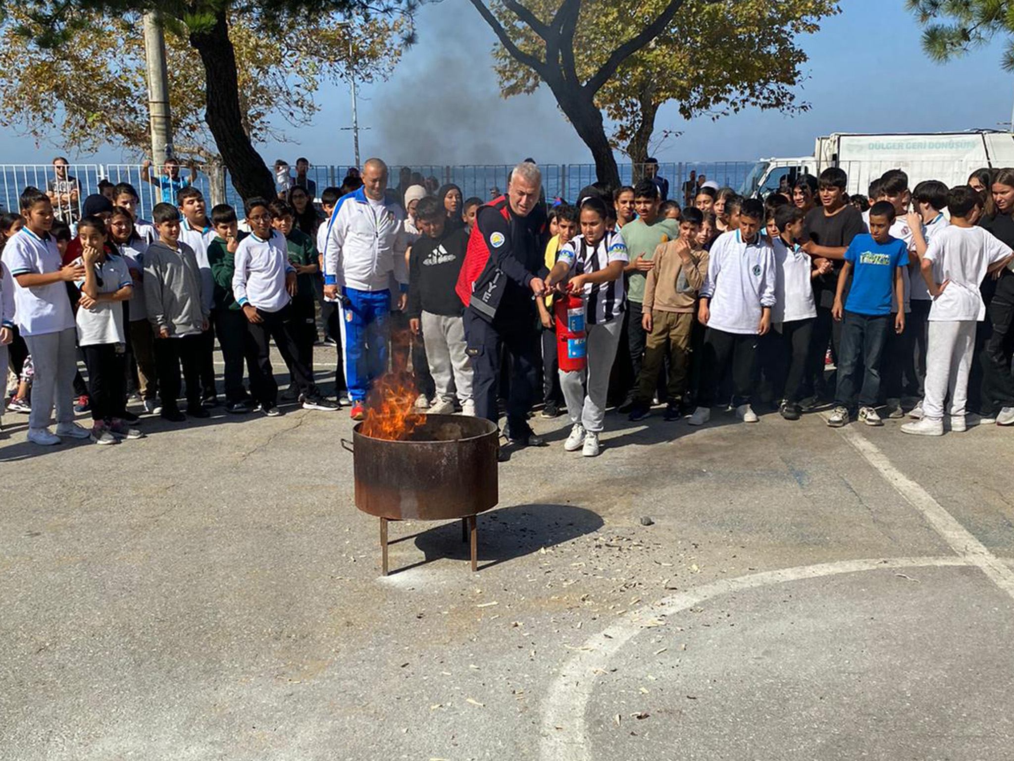 İtfaiyeden Öğrencilere Uygulamalı Eğitim