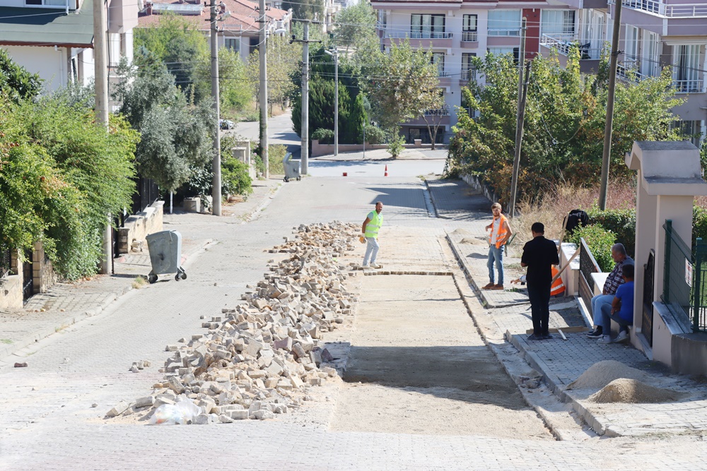 Gülser Sokakta Parke Yolda Onarım Çalışması Başlatıldı