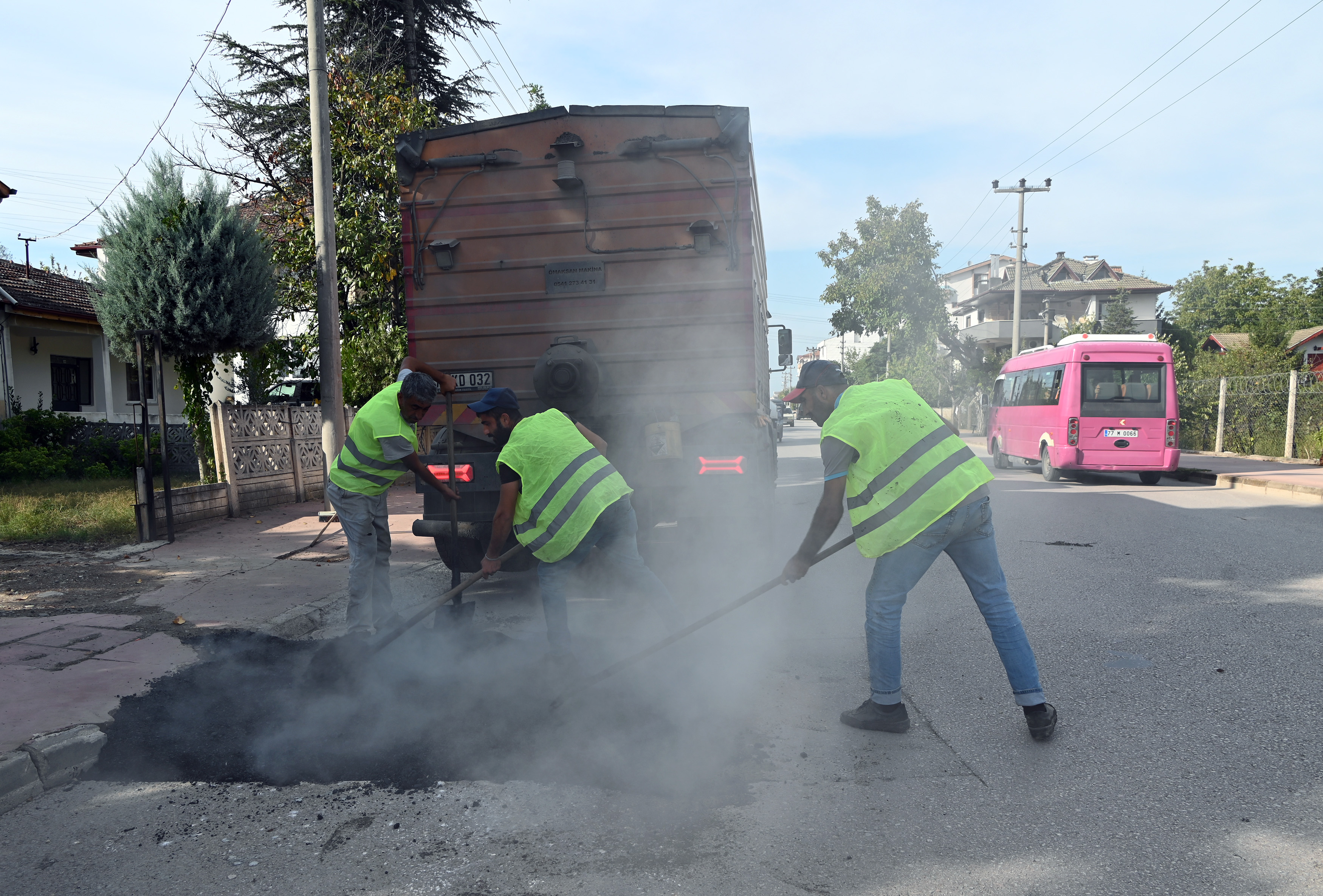 Yol Bakım ve Asfalt Yama Çalışmaları Sürüyor