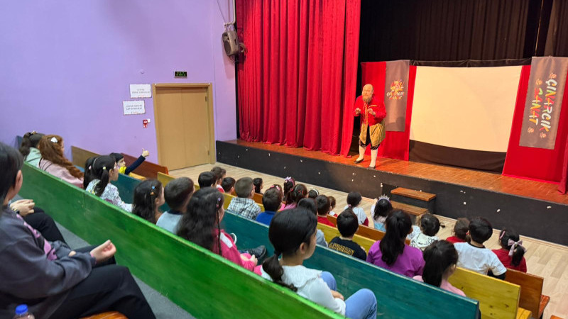 Karagöz İle Hacivat Miniklerle Buluştu