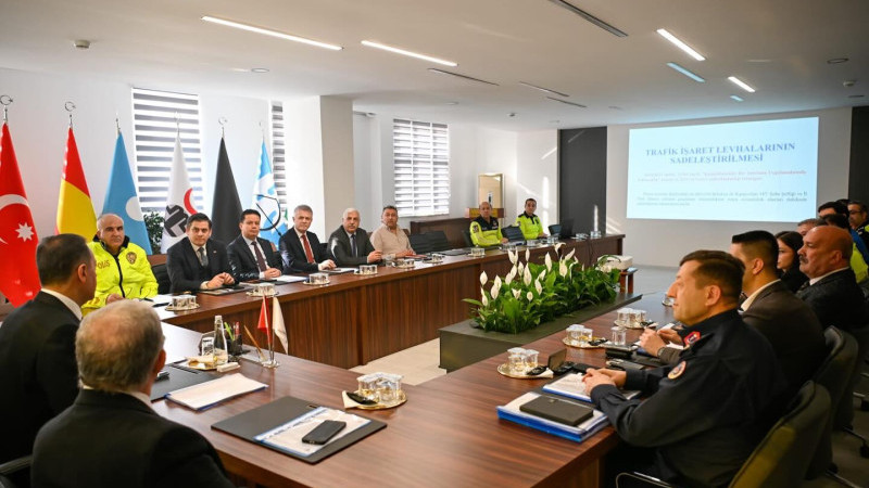 Yalova’da Trafik Levhaları Sadeleştirildi