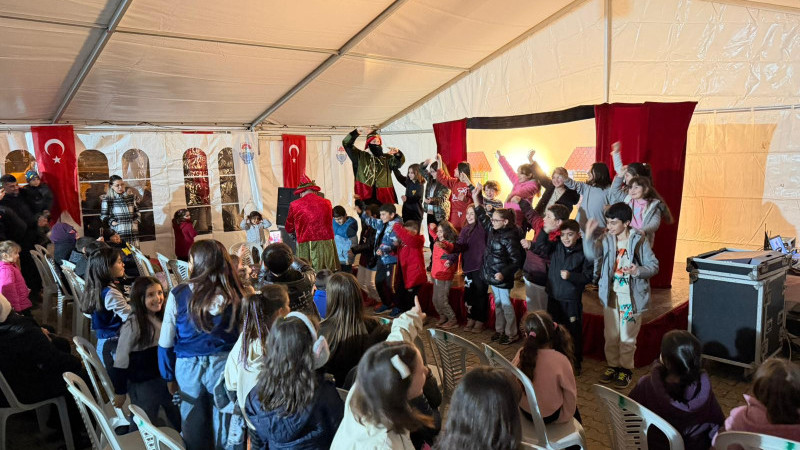 Paşakent'te Geleneksel Gölge Oyunu Coşkusu