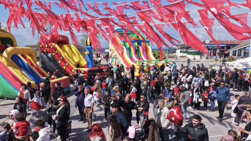 Yalova'da 23 Nisan Coşkusu Meydanlara Sığmadı