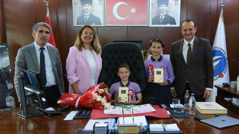 Çiftlikköy’de Çocuklar Başkanlık Koltuğuna Geçti